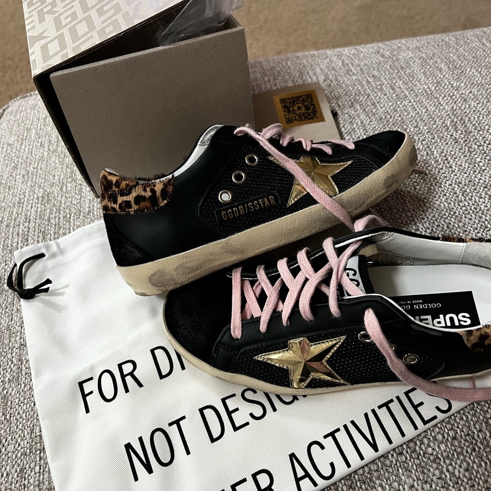 Golden Goose women’s size 35 no added marks or stains! Like NEW! 🩷